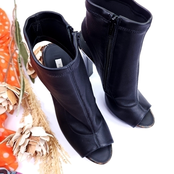 Diane Von Furstenberg Black Leather Platform Thick Heels Sz 8m - Picture 11 of 13